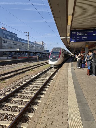 2022-10-10_TGV-auf-dem-Saarbruecker-HBF-01.jpg