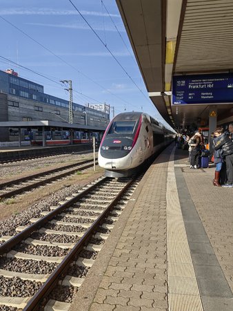 2022-10-10_TGV-auf-dem-Saarbruecker-HBF-02.jpg