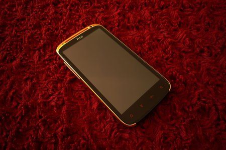 HTC Sensation XE 24K Gold 02.jpg