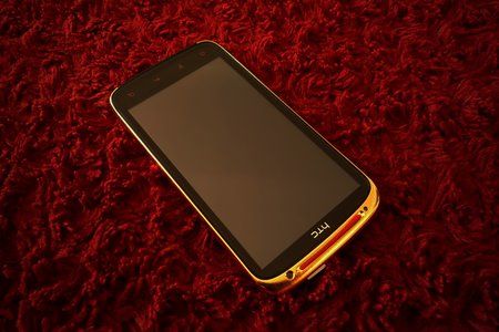HTC Sensation XE 24K Gold 03.jpg