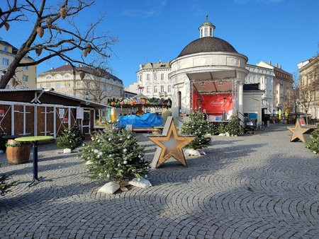 Josefsplatz_Baden_50_to_12_MP.jpg