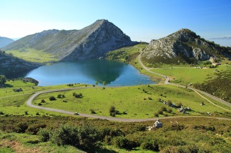 Lago-Enol-Covadonga.jpg