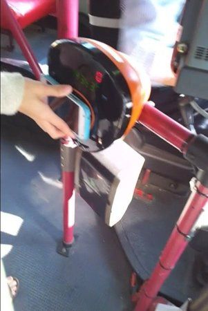 Bezahlen im Bus.jpg Bezahlen im Bus.jpg