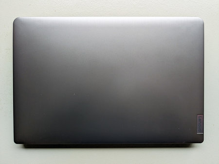 Lenovo_IdeaPad_3_02.jpg