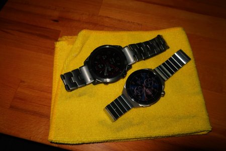 Garmin Fenix 7x Solar Saphire  und Huawei GT3 Pro.JPG