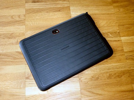 10 Tablet u. Hülle Rückseite.JPG 10 Tablet u. Hülle Rückseite.JPG