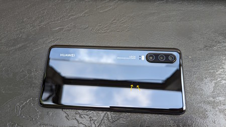 Huawei P30 Schwarz CB 3.jpg