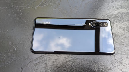 Huawei P30 Schwarz CB 4.jpg